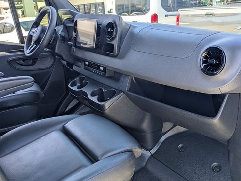 Used 2019 Mercedes-Benz Sprinter 2500 image 20