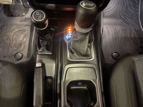 Used 2020 Jeep Wrangler Unlimited Sport S AWD/4WD image 24