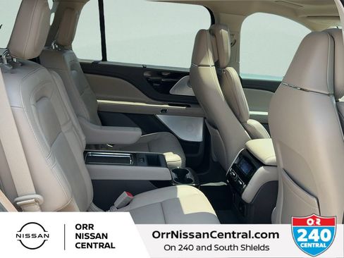 Used 2023 Lincoln Aviator Reserve w/ Equipment Group 201A RWD image 12