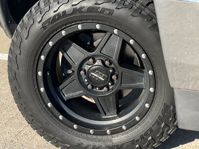 Used 2018 GMC Sierra 1500 SLT w/ Suspension Package, Off-Road AWD/4WD image 9