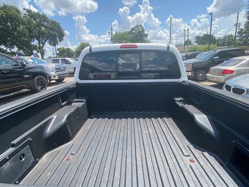 Used 2011 Toyota Tacoma PreRunner w/ SR5 Pkg #2 RWD image 6