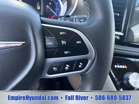 Used 2023 Chrysler Pacifica Touring-L FWD image 30