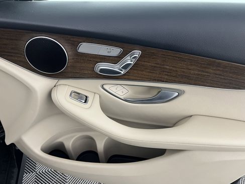 Used 2022 Mercedes-Benz GLC 300 4MATIC image 24