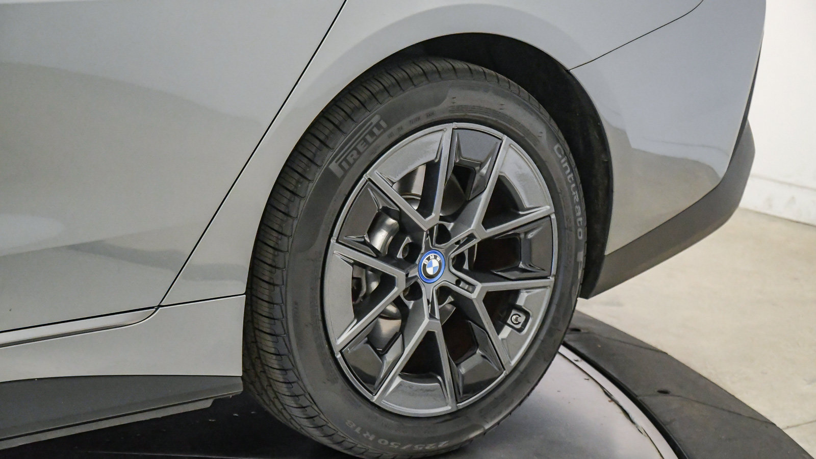 Used 2023 BMW i4 eDrive40 w/ Premium Package RWD image 11