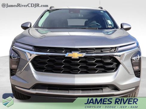 Used 2024 Chevrolet Trax LT w/ Driver Confidence Package image 7