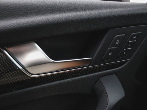 Used 2023 Audi SQ5 Premium w/ Convenience Package image 9