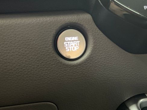 Used 2025 Kia Carnival image 54