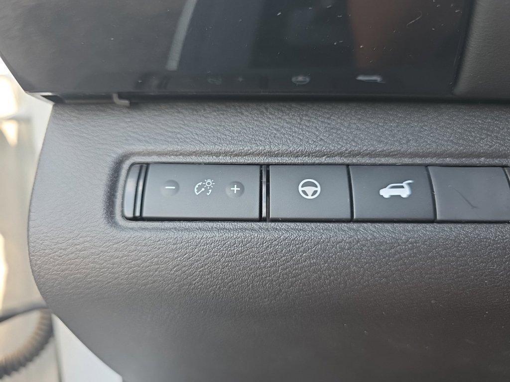 Used 2025 Nissan Pathfinder SV AWD/4WD image 17