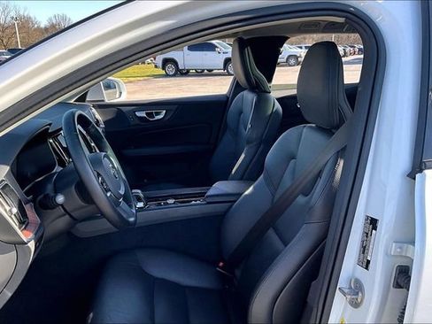 Used 2025 Volvo V60 B5 Cross Country Plus AWD/4WD image 21