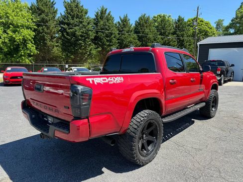 Used 2017 Toyota Tacoma TRD Sport w/ Tow Package (A/T) AWD/4WD image 4