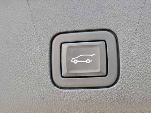 Used 2021 GMC Yukon SLT w/ SLT Premium Package AWD/4WD image 9