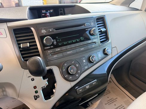Used 2012 Toyota Sienna LE image 12