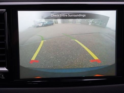 Certified 2024 Chrysler Pacifica Touring-L image 34