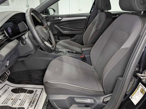 Used 2025 Volkswagen Jetta Sport image 4