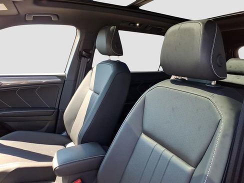 Used 2024 Volkswagen Tiguan SE R-Line image 17