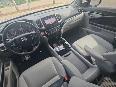 Certified 2018 Honda Pilot Touring image 24