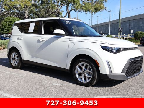 Used 2023 Kia Soul LX w/ LX Technology Package image 11