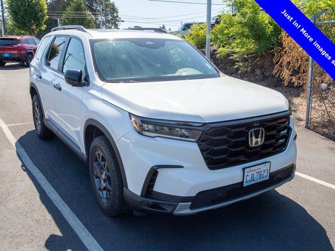 Used 2023 Honda Pilot TrailSport image 1