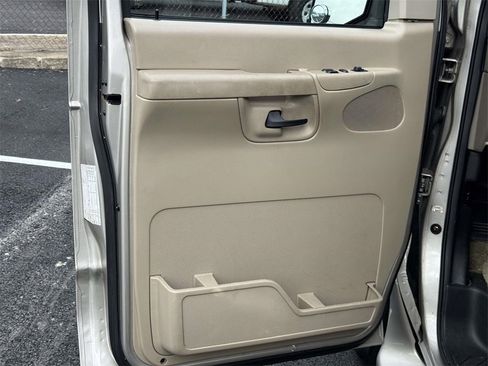 Used 2002 Ford E-150 and Econoline 150 image 18