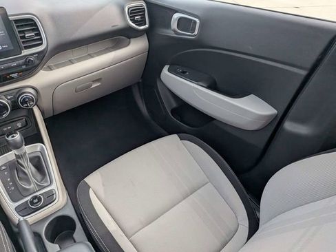 Used 2025 Hyundai Venue SEL FWD image 16