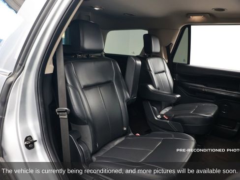 Used 2022 Ford Expedition XLT image 16