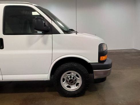 Used 2017 GMC Savana 2500 image 34