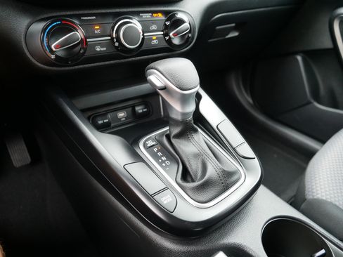 Certified 2025 Kia Soul LX w/ LX Technology Package FWD image 24