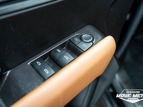 Used 2024 GMC Canyon AT4 w/ Technology Package image 17