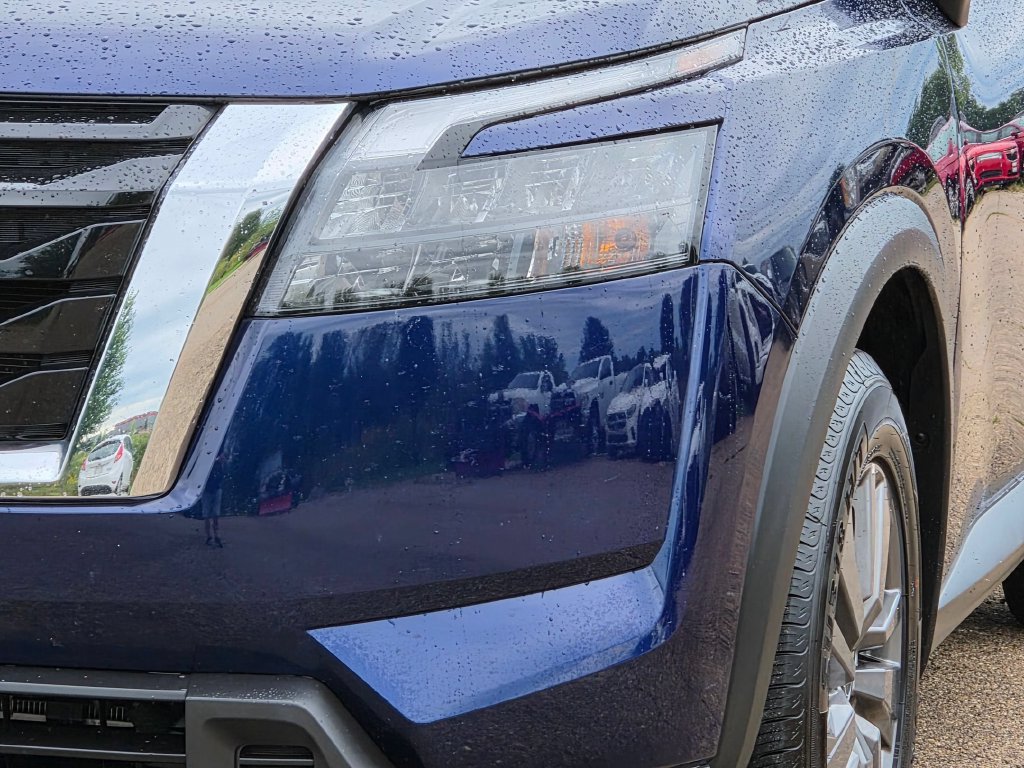 Used 2025 Nissan Pathfinder SV AWD/4WD image 9
