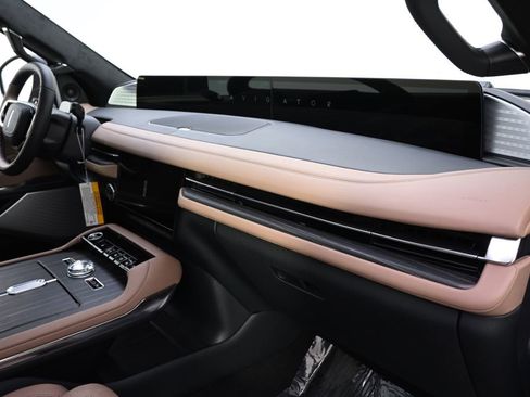 New 2026 Lincoln Navigator Black Label AWD/4WD image 15