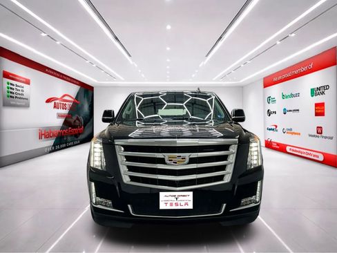 Used 2018 Cadillac Escalade ESV Luxury AWD/4WD image 3