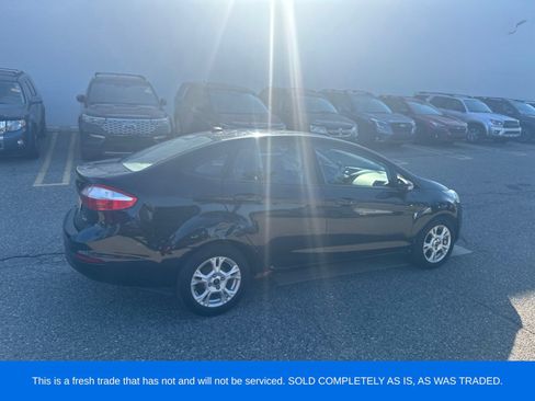 Used 2015 Ford Fiesta SE FWD image 3
