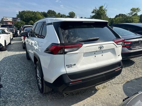 Used 2019 Toyota RAV4 XLE Premium FWD image 5