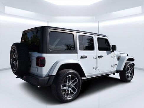 Used 2024 Jeep Wrangler Unlimited w/ Convenience Group AWD/4WD image 3