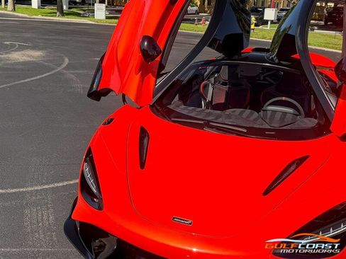 Used 2021 McLaren 765LT RWD image 4
