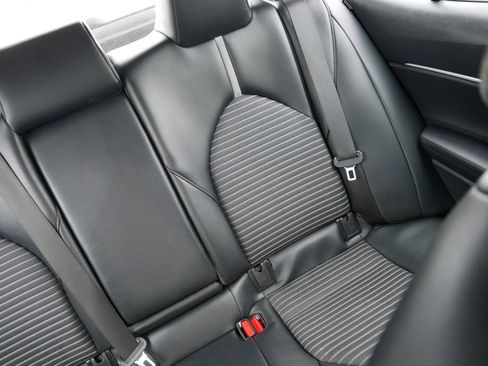 Used 2022 Toyota Camry SE w/ Convenience Package image 14