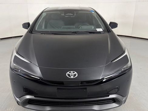 Used 2023 Toyota Prius LE FWD image 4