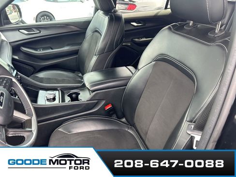 Used 2023 Jeep Grand Cherokee Altitude AWD/4WD image 8