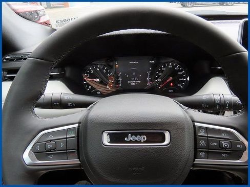 Used 2024 Jeep Compass Limited image 14