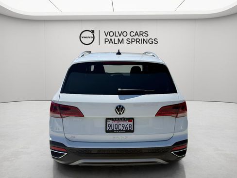 Used 2024 Volkswagen Taos SE w/ Black Wheel Package FWD image 6