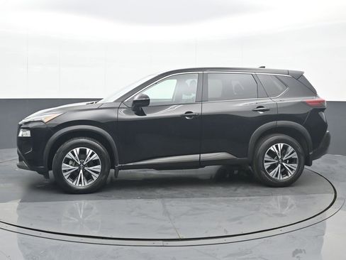Used 2023 Nissan Rogue SV image 3