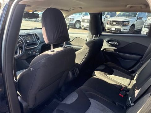 Used 2017 Jeep Cherokee Sport FWD image 22