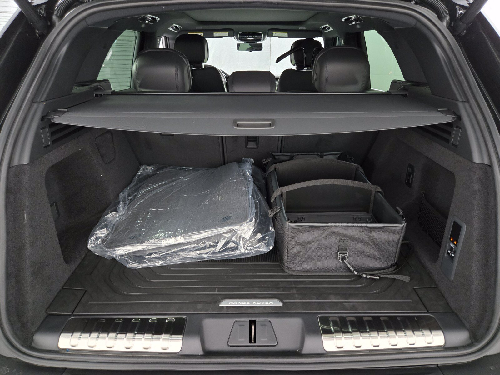 New 2027 Land Rover Range Rover Sport Dynamic SE AWD/4WD image 15