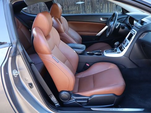 Used 2010 Hyundai Genesis 3.8 image 22