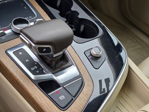 Used 2017 Audi Q7 3.0T Premium Plus w/ Premium Plus Package image 30