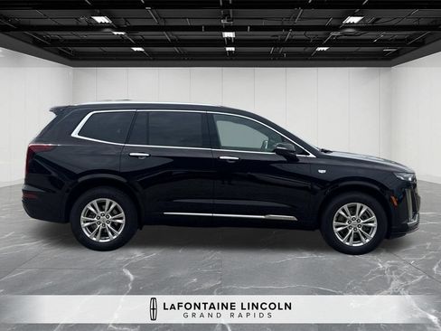 Used 2021 Cadillac XT6 Luxury w/ LPO, Floor Liner Package FWD image 6