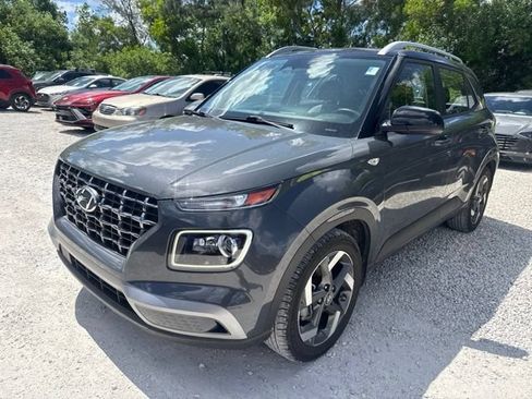 Used 2023 Hyundai Venue Limited FWD image 1