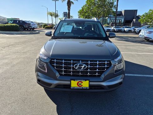 Used 2025 Hyundai Venue SEL image 2