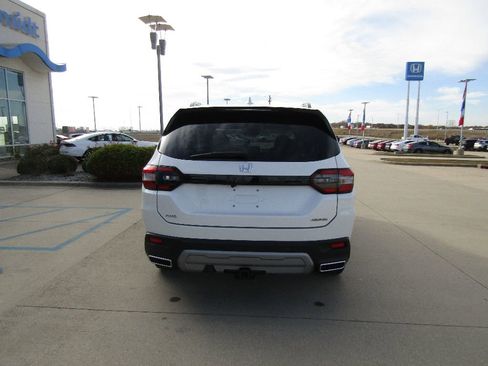 Used 2023 Honda Pilot Touring image 6