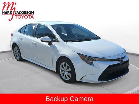 Used 2023 Toyota Corolla LE image 4
